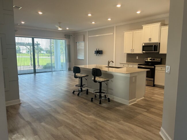 Building Photo - Gated 55+ community with lots of HOA amenities!
