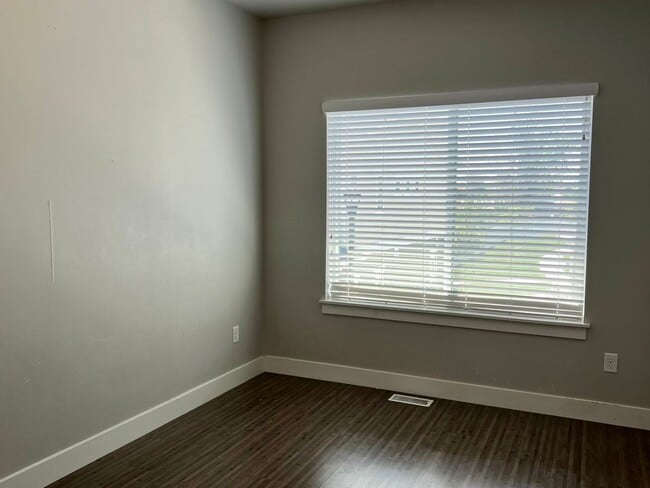 Building Photo - Beautiful Santorini Village Townhome Now A...