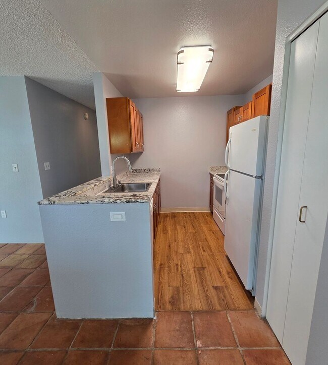 Building Photo - Downstair 2/1.5 Condo in South Kihei