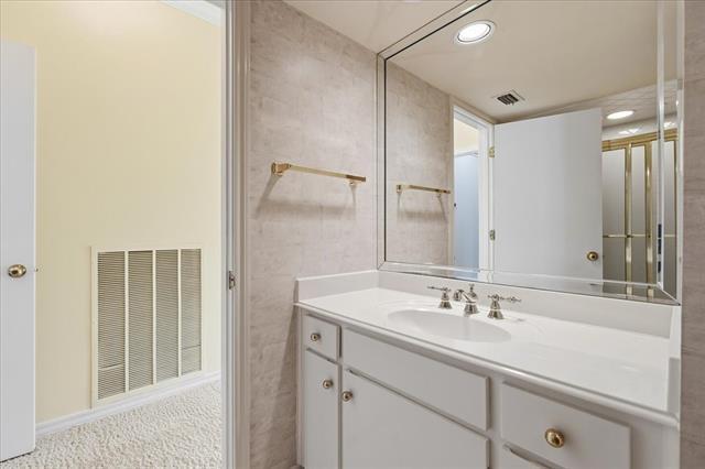 Building Photo - 22 1 Main Pl