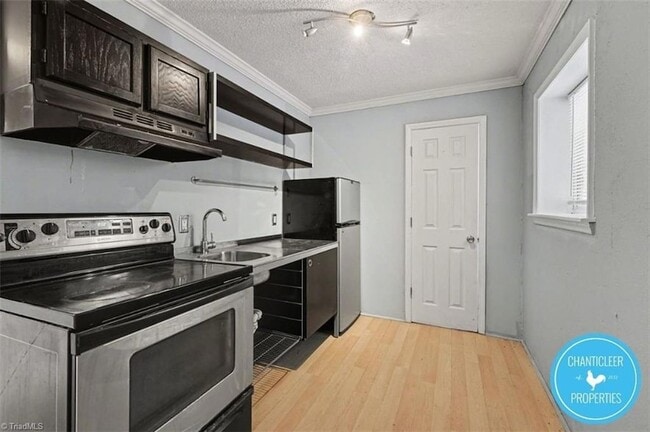 Building Photo - 1047 W Academy St