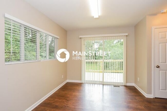 Building Photo - 4 Bedroom Pet-Friendly Home in WOODSTOCK, ...