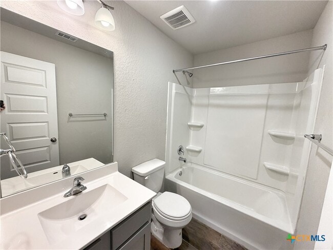 Building Photo - 2432 Ayers Dr