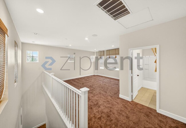 Building Photo - 4183 Vía Napoli