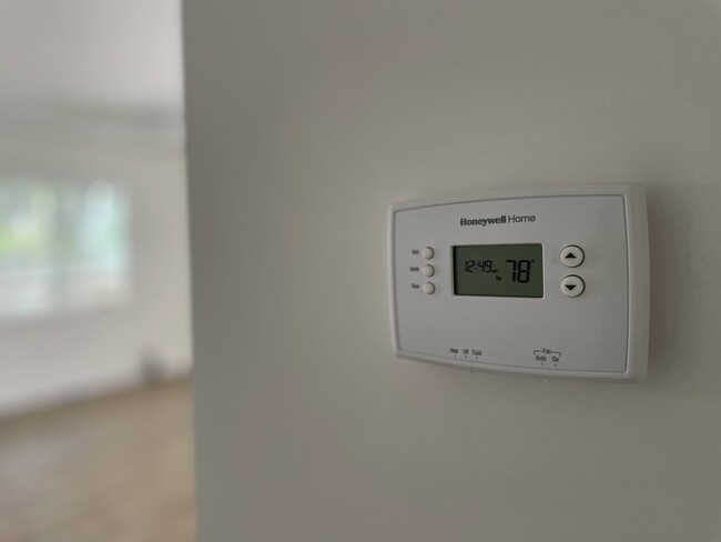 Building Photo - 1385 N Marengo Ave