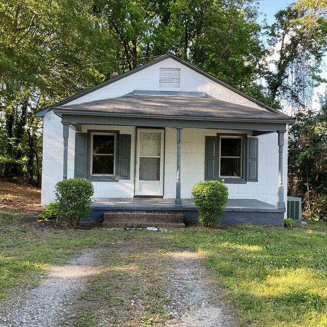 Primary Photo - 319 E 6th St