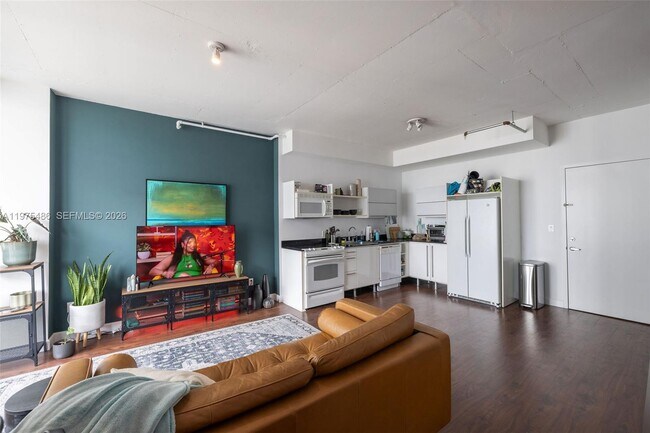 Building Photo - 690 SW 1st Ct