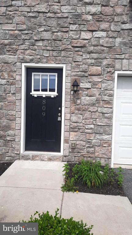 Building Photo - 809 Admiral's Quay Dr
