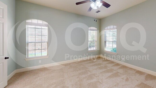 Building Photo - 846 Veneto Dr