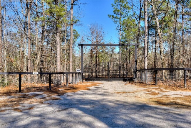 Building Photo - 400 Rish Store Rd