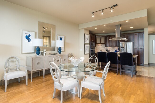 Building Photo - 7 Riverway Dr