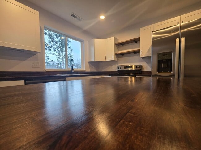 Building Photo - E. 38th Avenue Duplex&#39;s