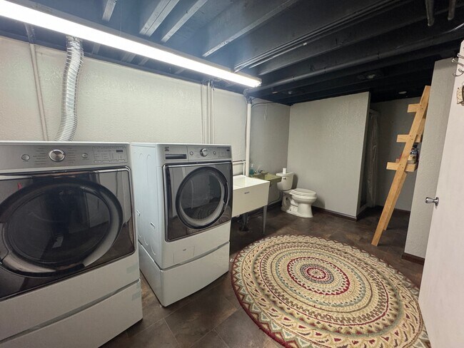 Building Photo - 1014 St Andrews Way