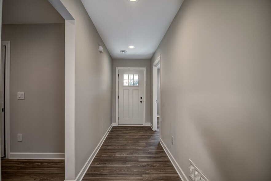 Building Photo - 1636 Gunston Dr