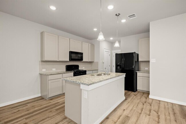 Building Photo - 602 Caterpillar Ln