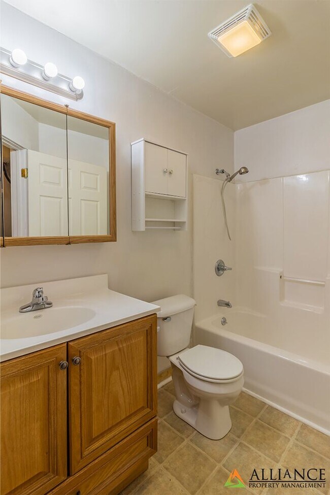 Building Photo - 1022 Humboldt St