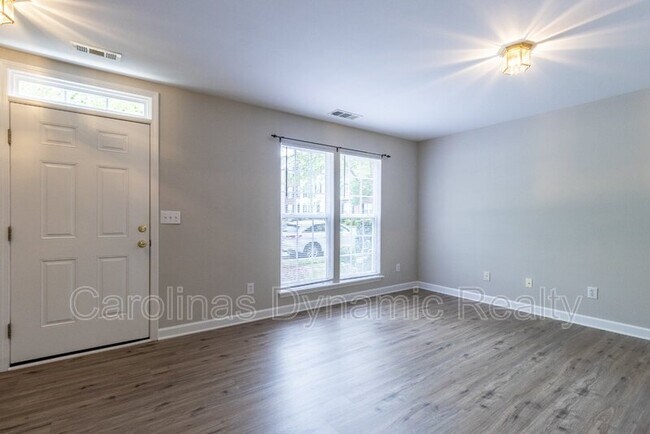 Building Photo - 9618 Blossom Hill Dr
