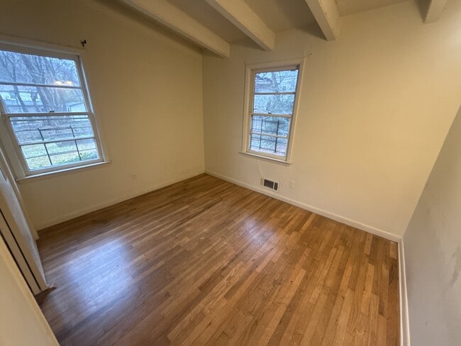 Building Photo - 1009 Hampton St NW