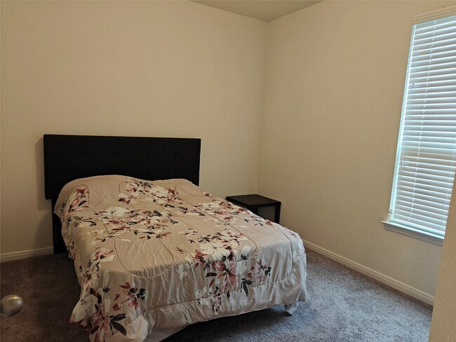 Building Photo - 1270 Glendora Dr