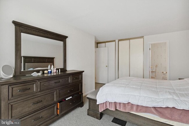 Building Photo - 604 Mews Dr