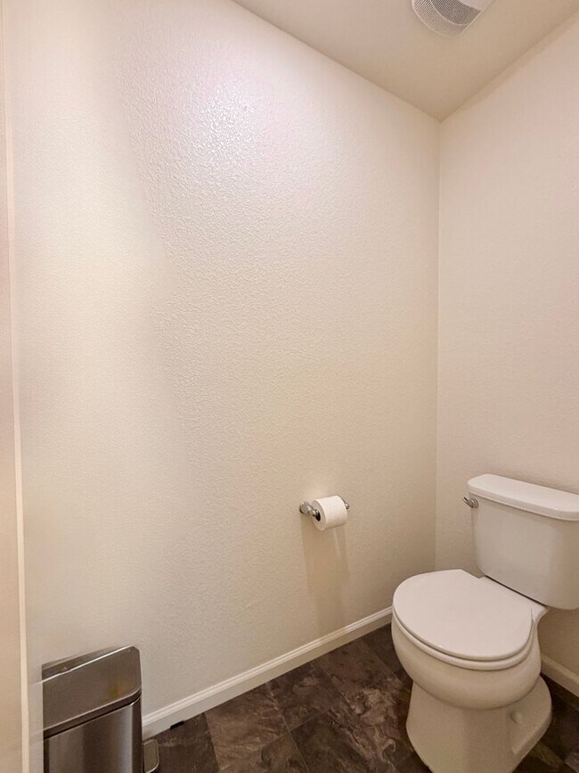 Building Photo - HUGE 3BR Home Built in 2020 with Office, Loft & Mountain Views