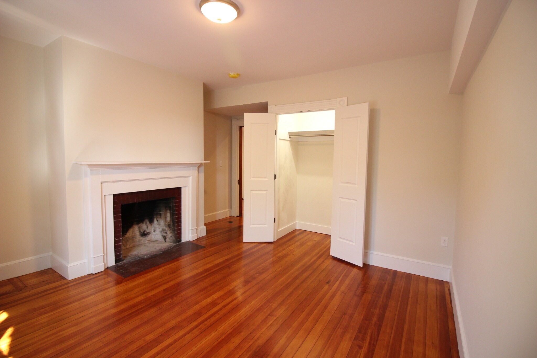 Building Photo - 64 Beech Glen St