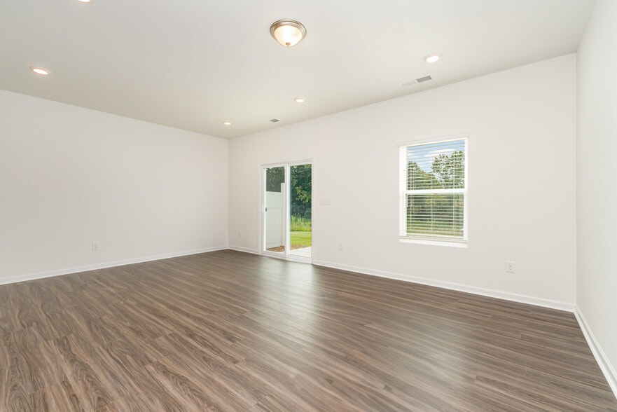 Building Photo - 3209 Lilac Grove Dr