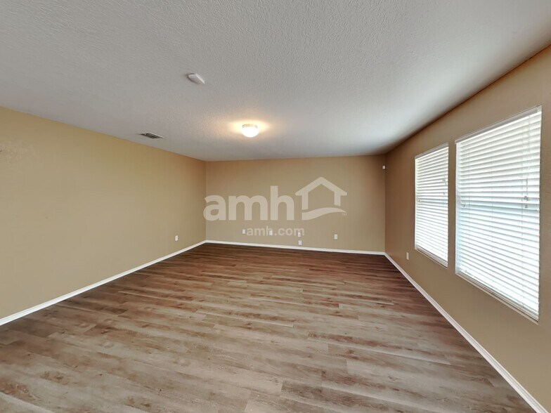 Building Photo - 12111 Amber Vis