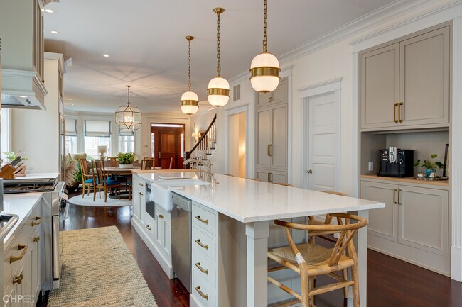 Building Photo - 2663 N Marshfield Ave