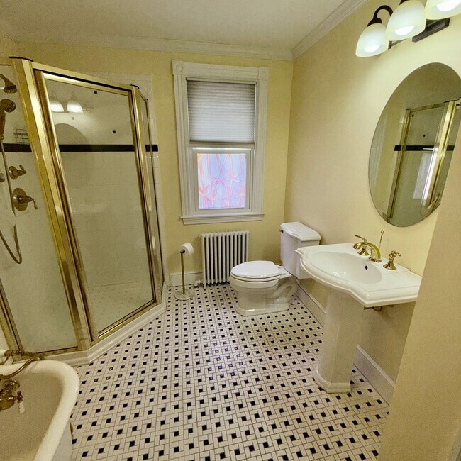 Building Photo - Luxury 2BR/2BA on Eastern Prom – Walk to Waterfront