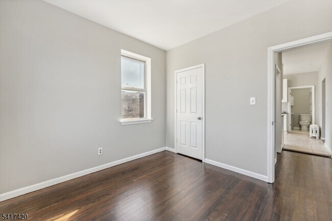 Building Photo - 1501 S Wood Ave