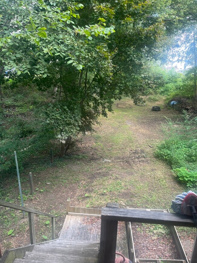 Building Photo - 206 Welles St