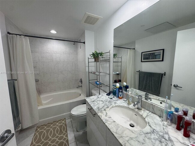 Building Photo - 950 Brickell Bay Dr
