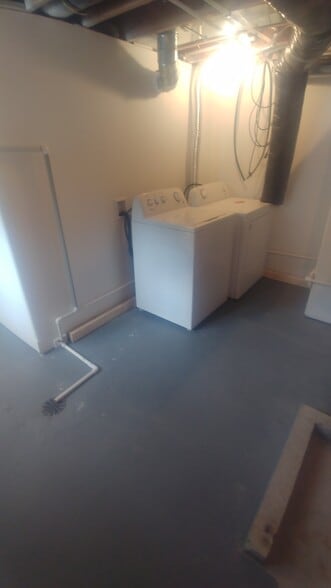 Building Photo - 412 E Cedar St