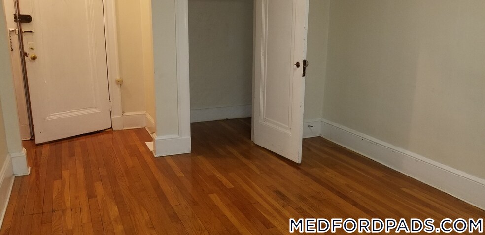 Building Photo - 53 Fellsway W