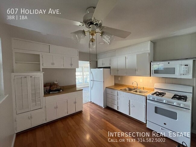 Building Photo - 607 Holiday Ave