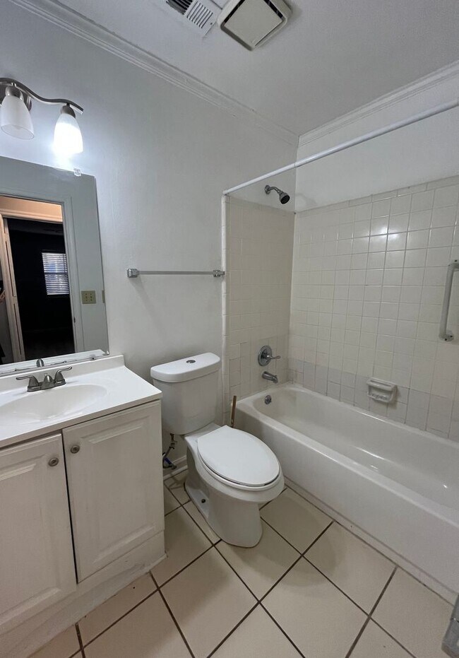 Building Photo - Charming 3 BR/2 BA Home in Crowfield Plantation