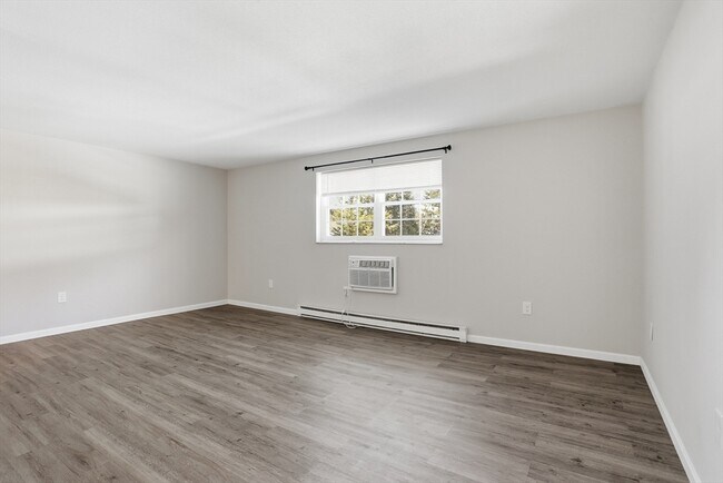 Building Photo - 39 Pleasant St