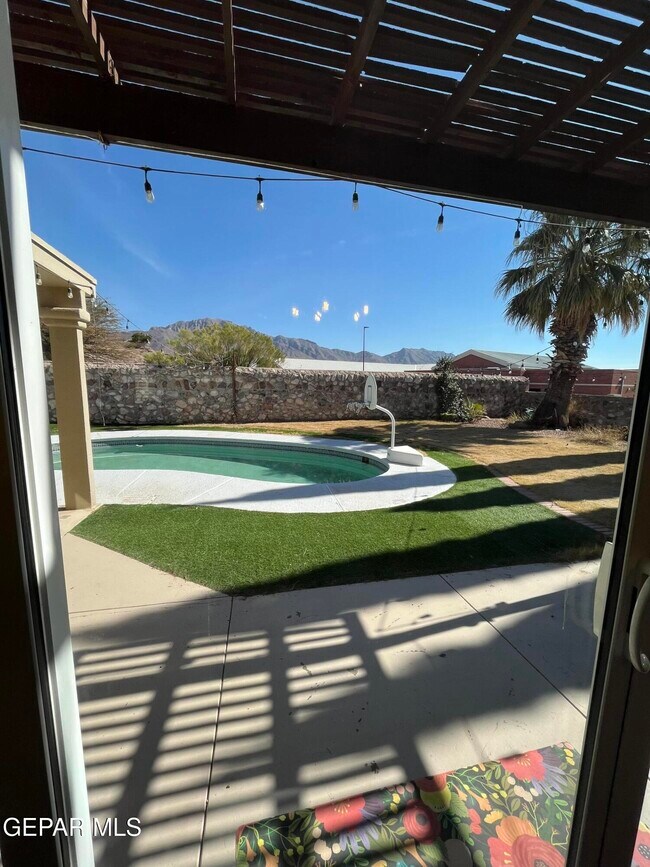 Building Photo - 1424 Cloud Ridge Dr