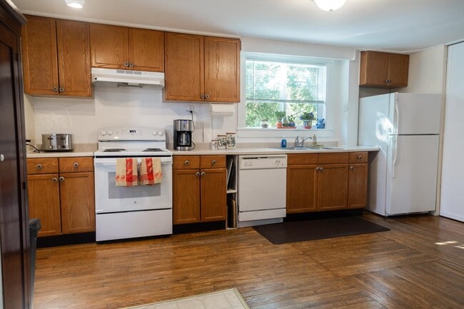 Building Photo - 180 Highland St