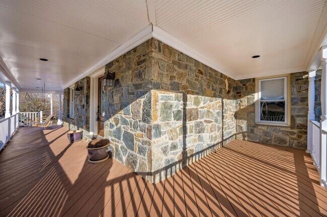 Building Photo - WELLER ESTATES