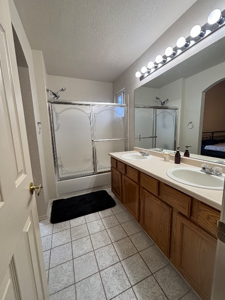 Building Photo - 3444 E 106th Ct