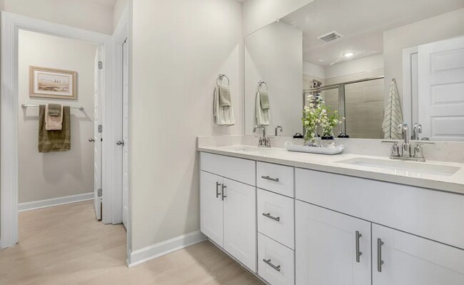 Building Photo - Modern 3 Bedroom Home Available October 1s...