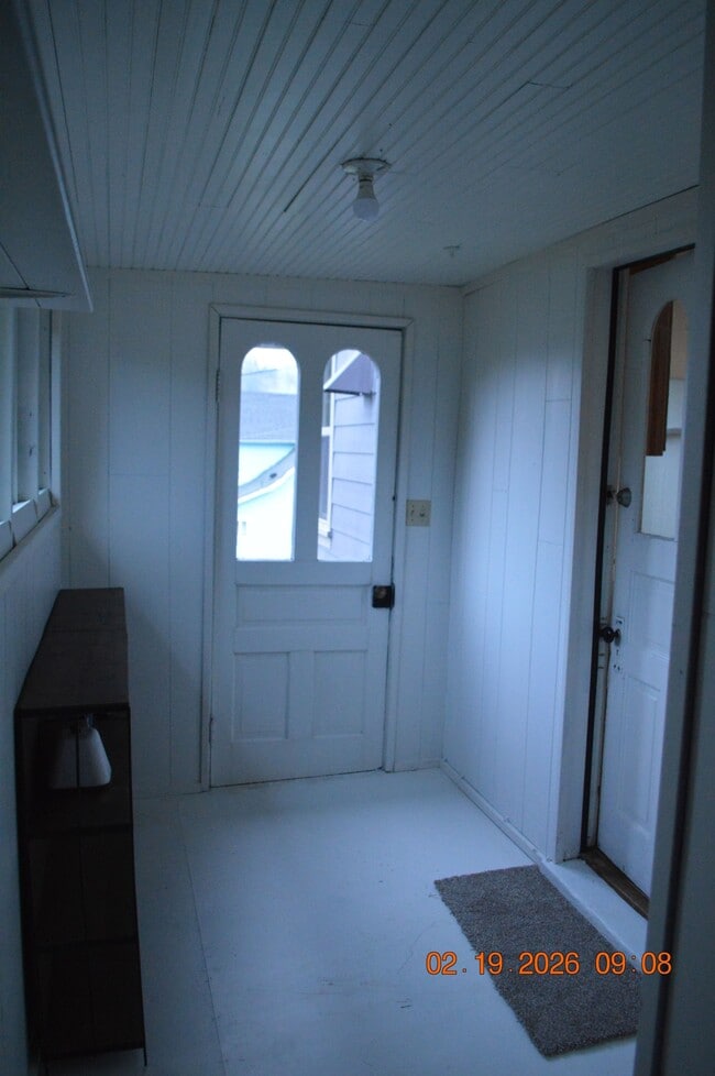 Building Photo - 330 SW Bryant St