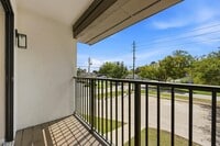 Building Photo - 1331 Cedar St