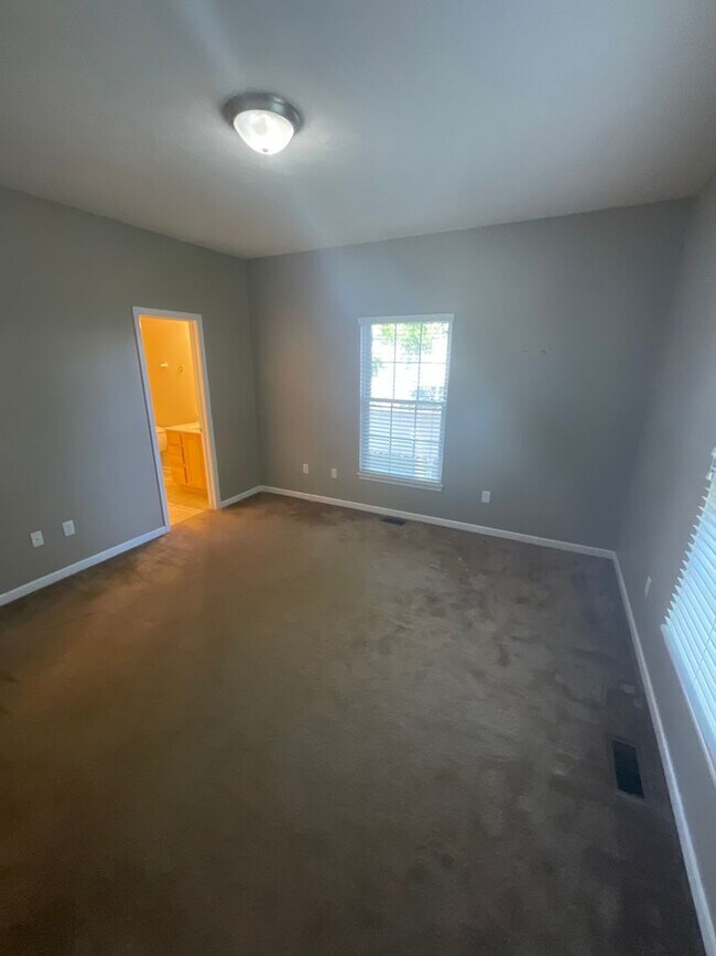 Building Photo - ****AVAILABLE AUGUST 2027**** Large 3 bed, 3 bath House with fenced yard