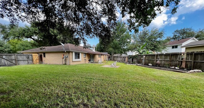 Building Photo - 4030 Thistledown Dr