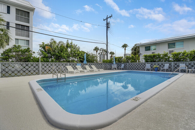 Building Photo - 155 Yacht Club Dr