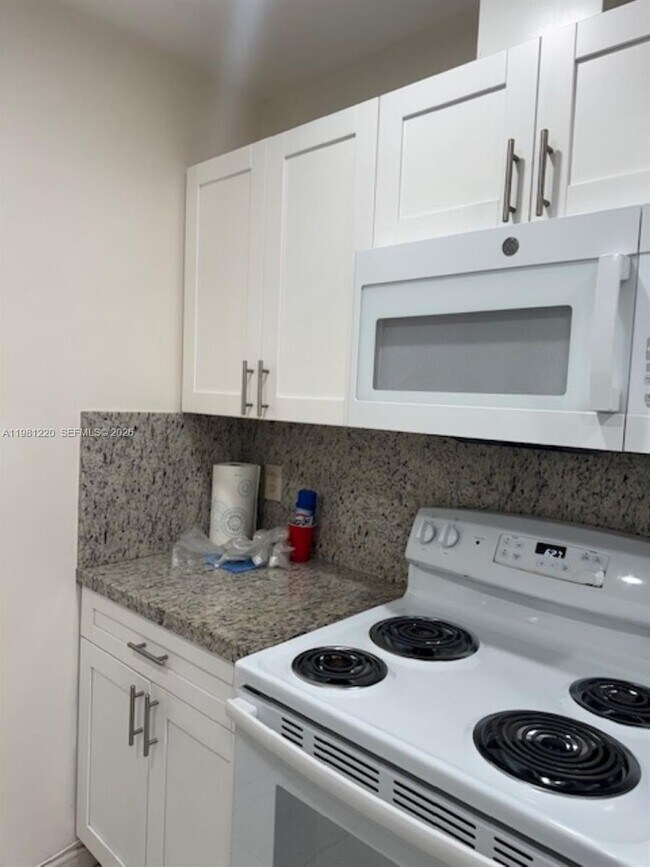 Building Photo - 4929 SW 139th Ct