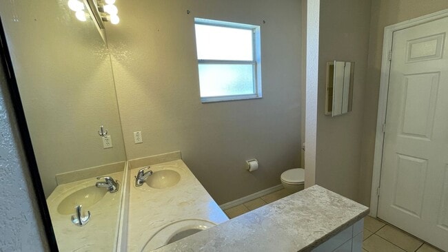 Building Photo - 506 Parsley Ct